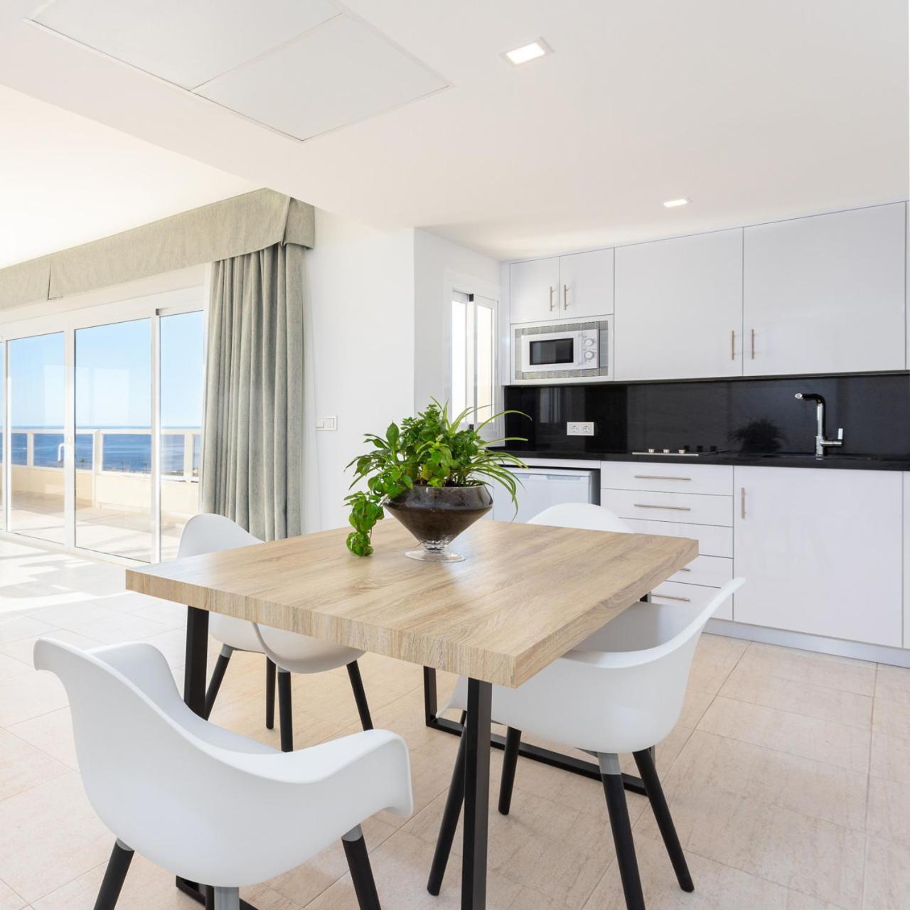 Hotel Apartamentos Pyr Фуэнхирола Экстерьер фото