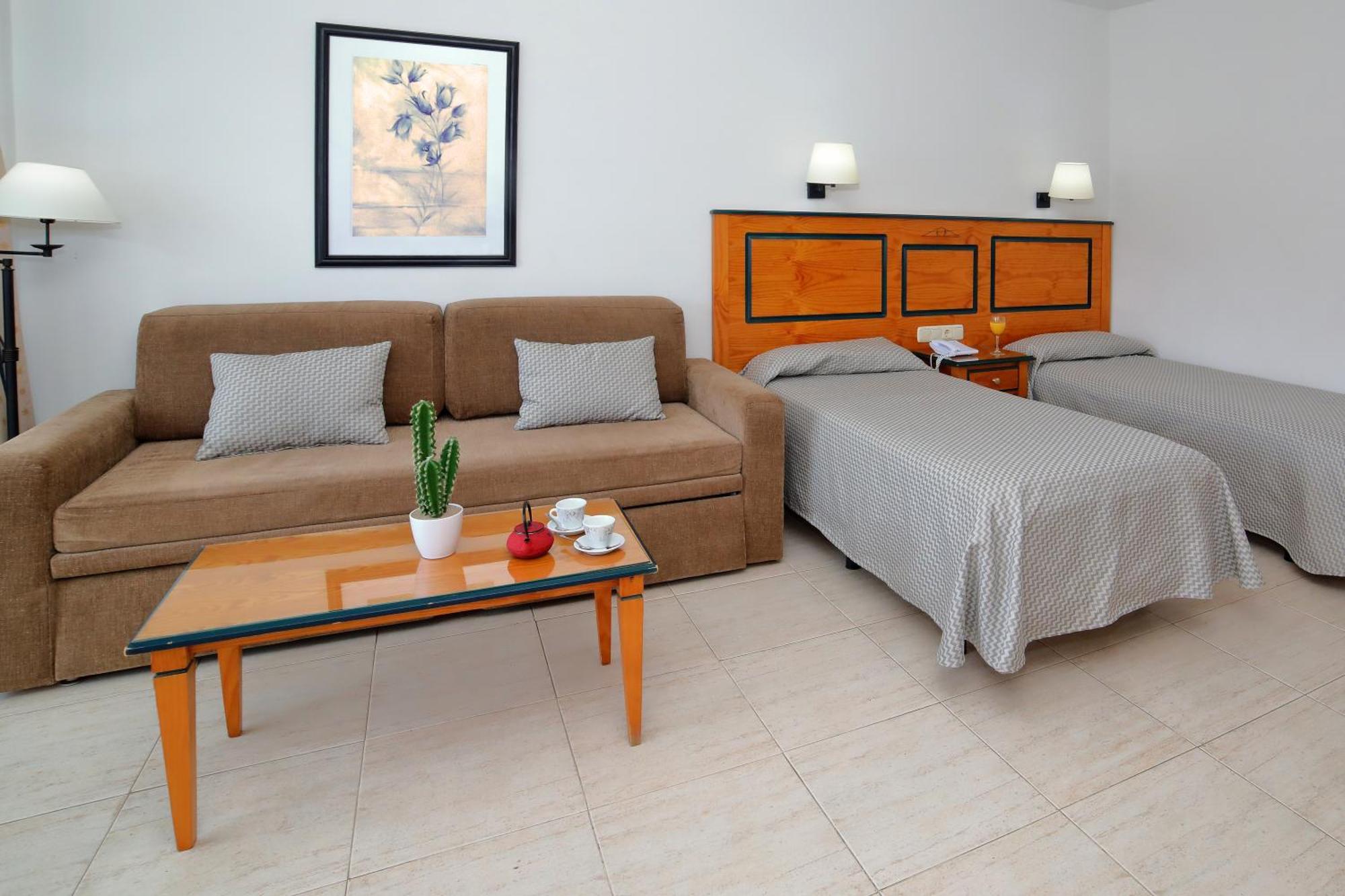 Hotel Apartamentos Pyr Фуэнхирола Экстерьер фото