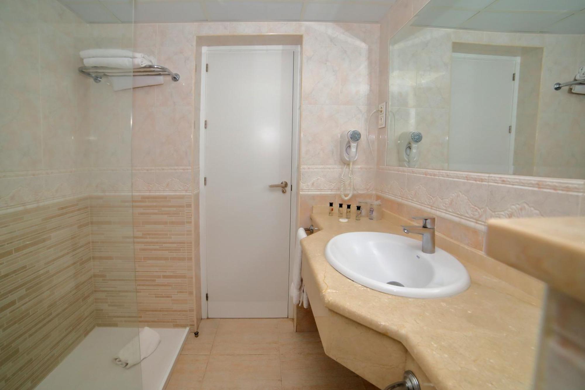 Hotel Apartamentos Pyr Фуэнхирола Экстерьер фото