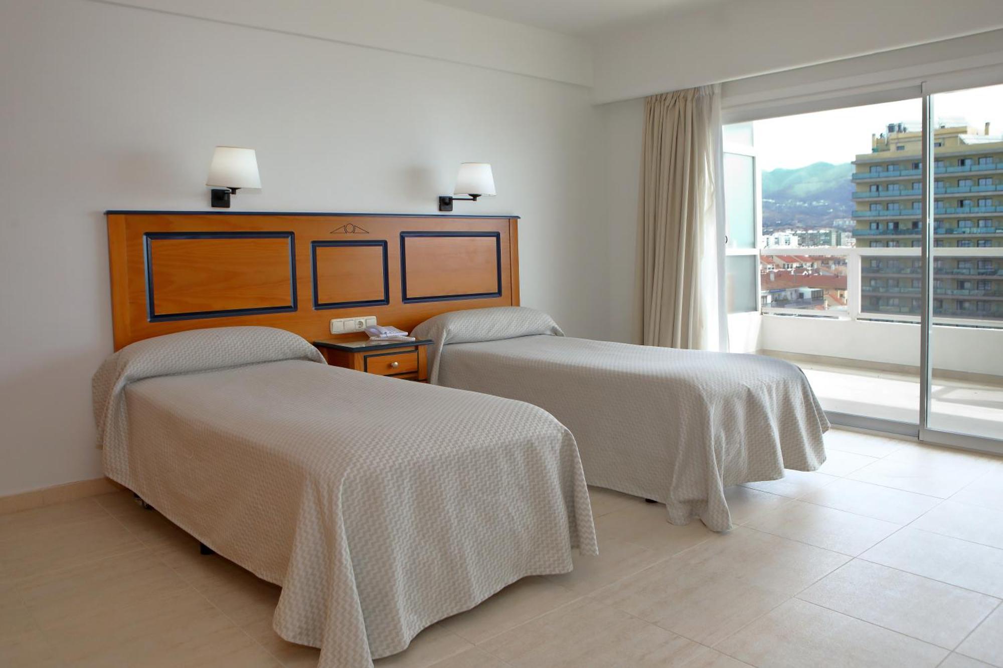 Hotel Apartamentos Pyr Фуэнхирола Экстерьер фото