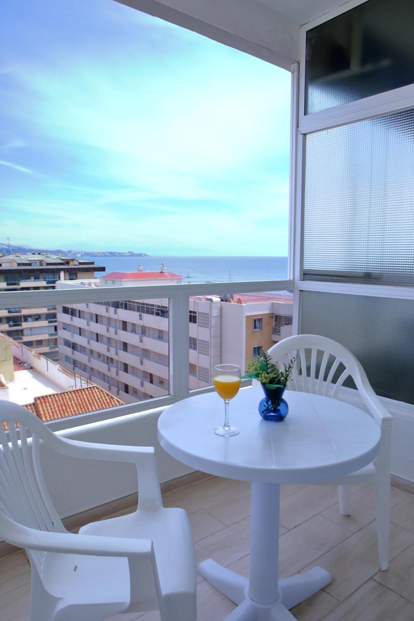 Hotel Apartamentos Pyr Фуэнхирола Экстерьер фото