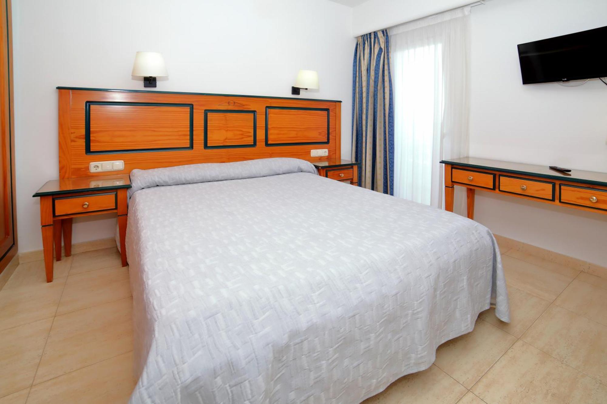 Hotel Apartamentos Pyr Фуэнхирола Экстерьер фото